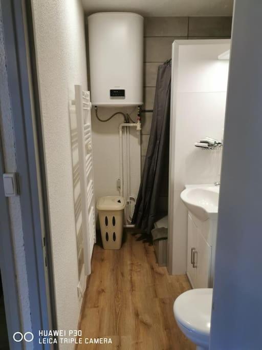 Joyeuse, Superbe Appartement D'Environs 30M2. Εξωτερικό φωτογραφία